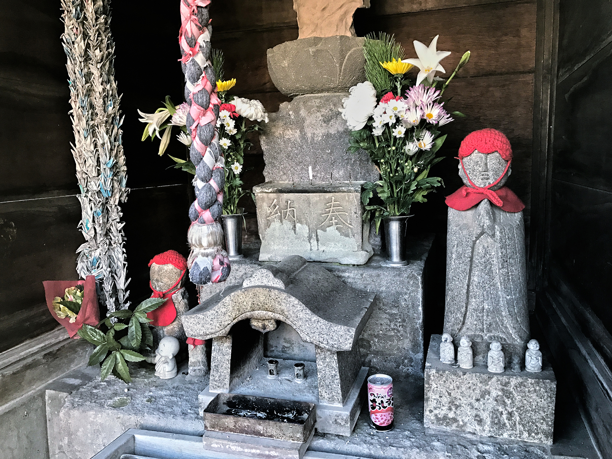 Kosodate Enmei Jizou-son (子育延命地蔵尊), the Child-rearing Jizou of Longevity), made in 1791, noting the popular Jizou worship in the area. Jizou is a bodhisattva, who looks over children, travellers, and the underworld.