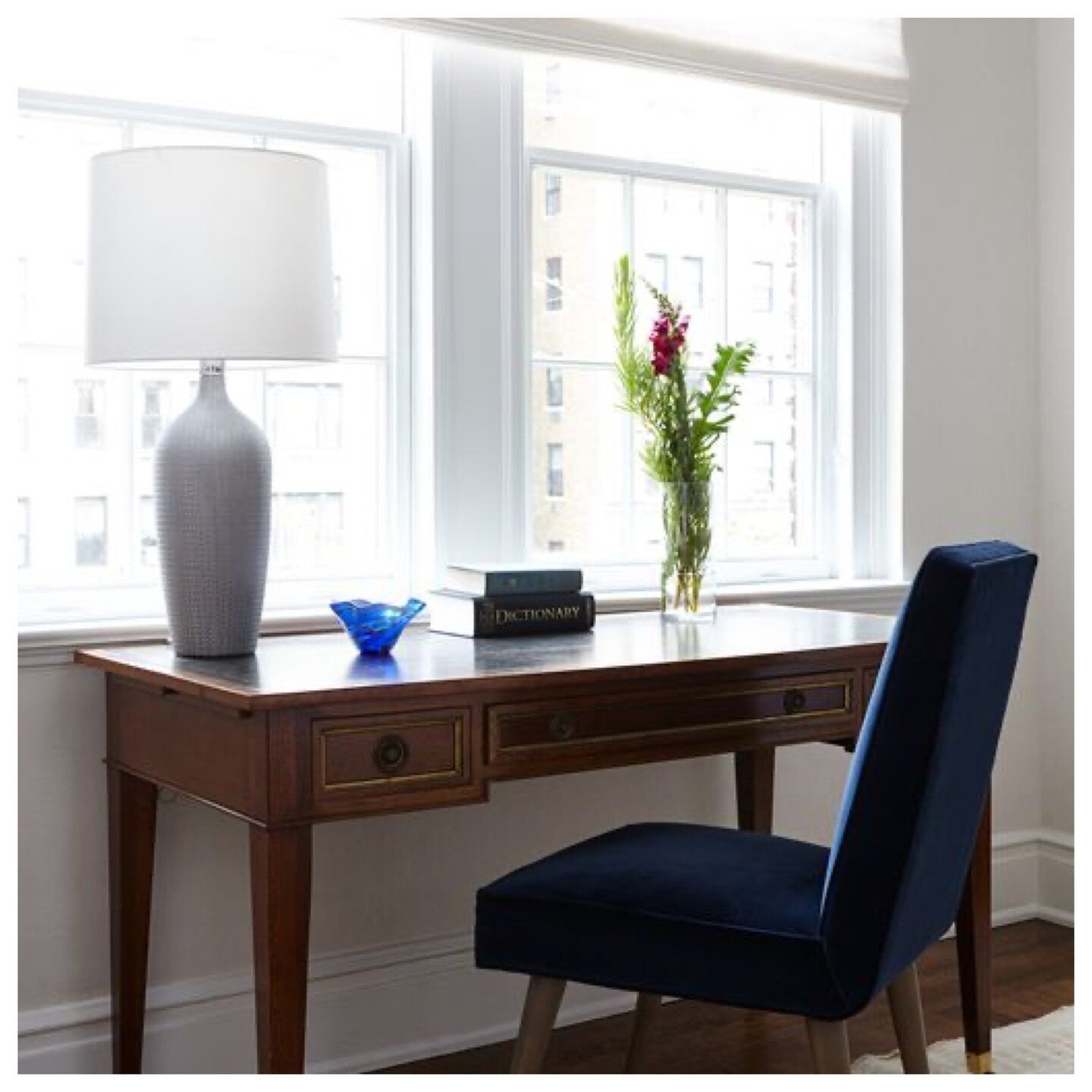 ✏️ desk with a park ave view ✏️ // design by @alireevedesign // 📸 by @christiantorresphoto