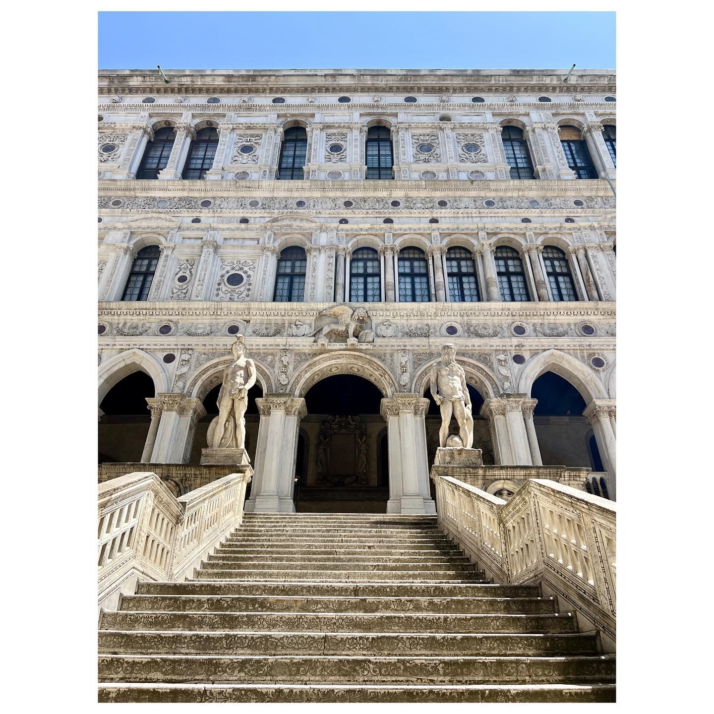 🇮🇹 spectacular architectural details spotted in Venice 🇮🇹