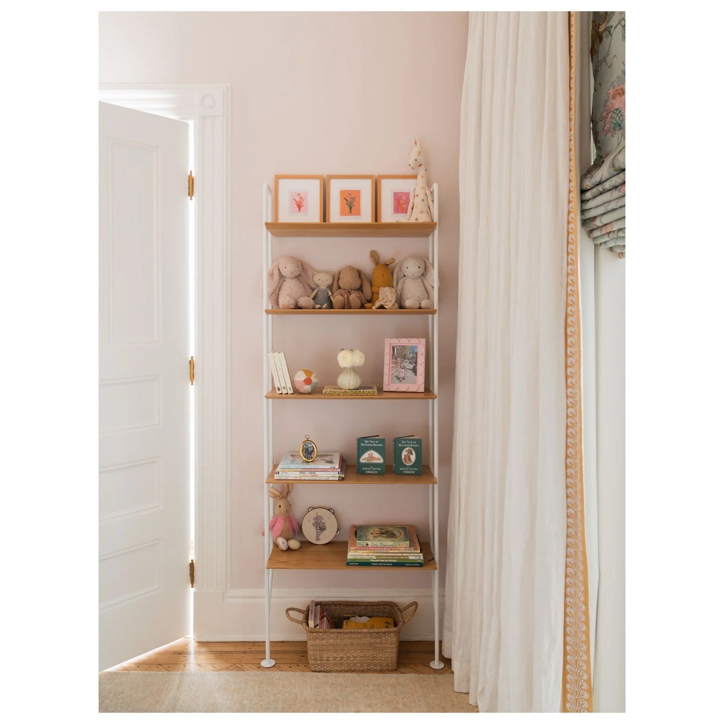 🐰 sweet bedroom corner 🐰 | design by @alireevedesign | 📸 by @angelasunphoto⁠
⁠
⁠
⁠
⁠
#alireevedesign⁠