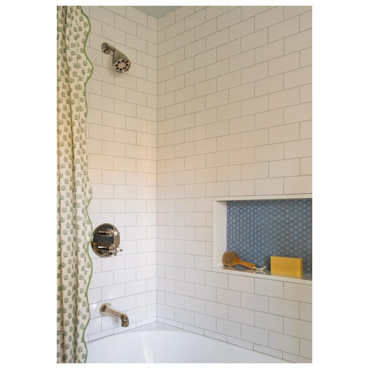 🛁 the boys' bath details 🛁 | design by @alireevedesign | 📸 by @angelasunphoto⁠
⁠
⁠
⁠
⁠
#alireevedesign