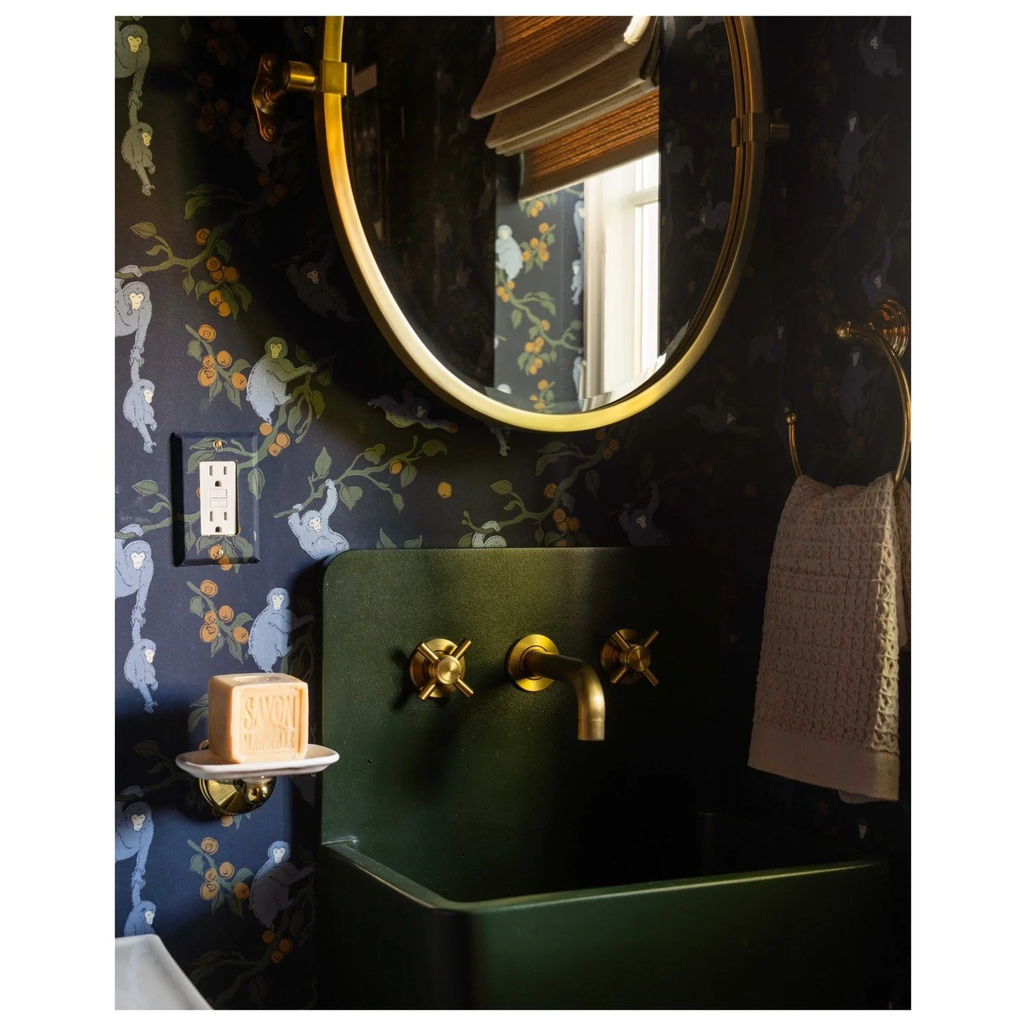 ✨ powder room glow ✨ | design by @alireevedesign | 📸 by @angelasunphoto⁠
⁠
⁠
⁠
⁠
#alireevedesign⁠