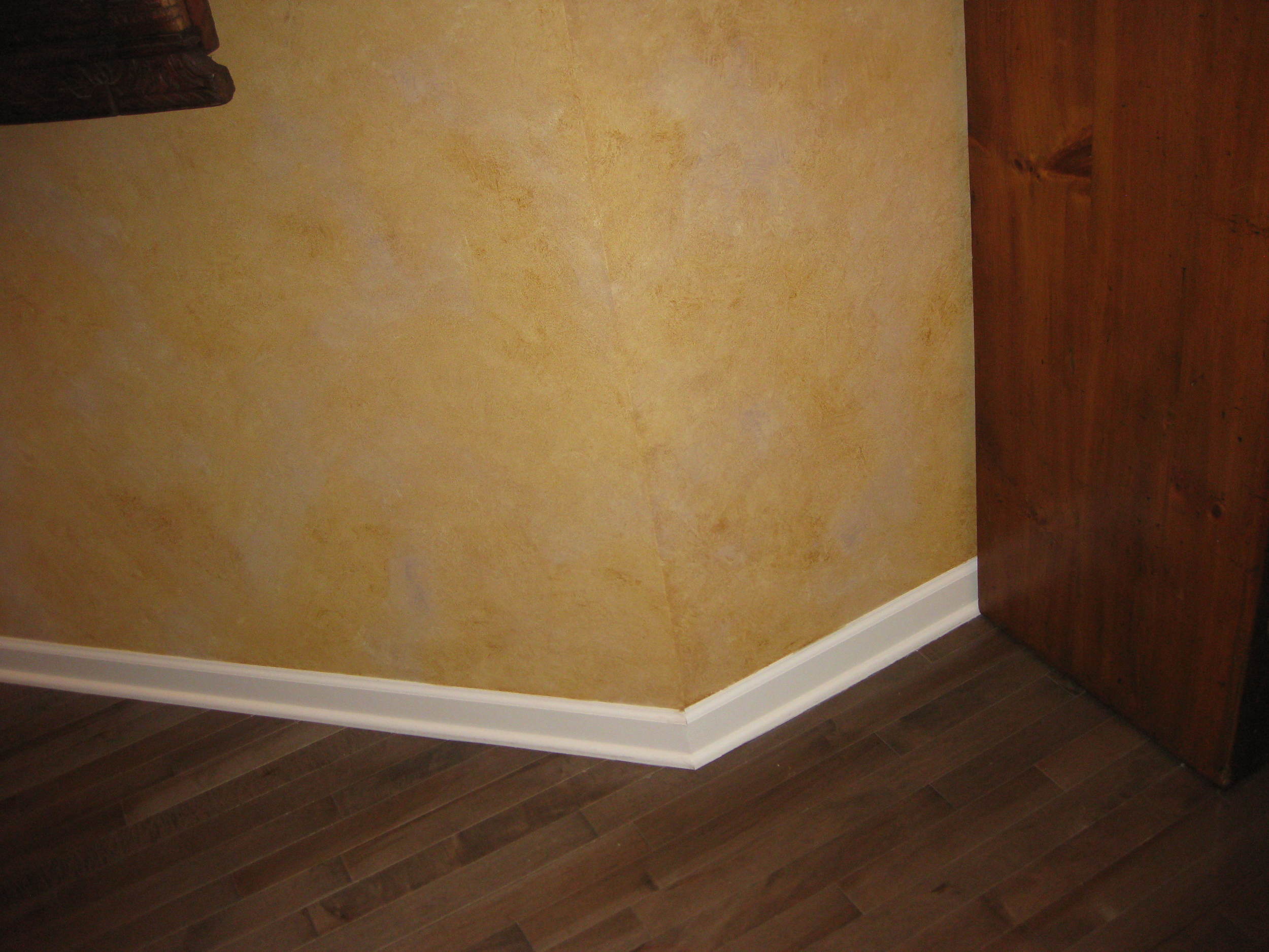Faux Finish Mimicking Aged Plaster