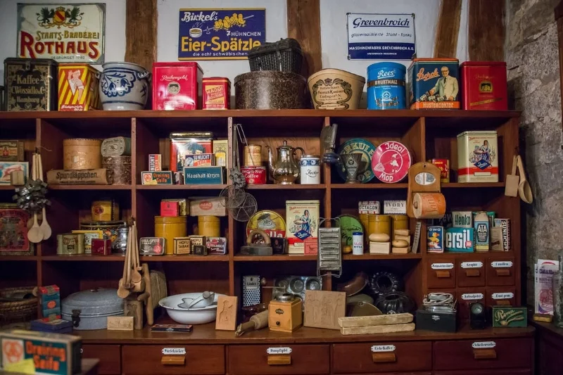 Tins are a great souvenir. Useful and take up no space at all in your suitcase (if filled with clothes). Image Source - Pexel.com