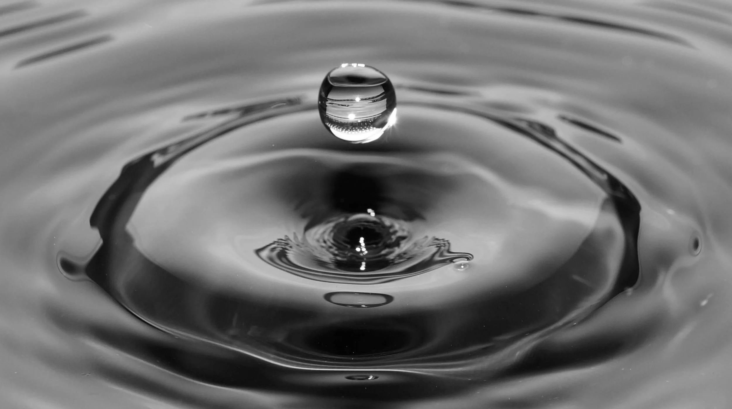 black-and-white-waves-close-up-view-circle.jpg