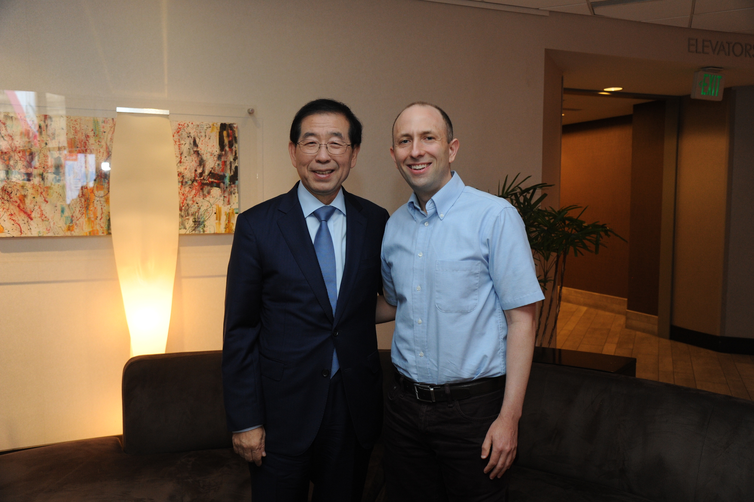 Seoul Mayor Park Won-soon with Joel Engardio