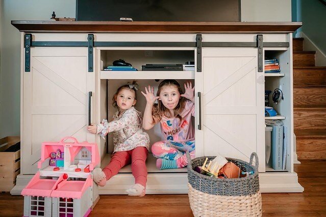 We played a lot of hide and seek during this session and I think this was definitely the best spot in the house 💗 We had lots of fun searching for these two cuties!