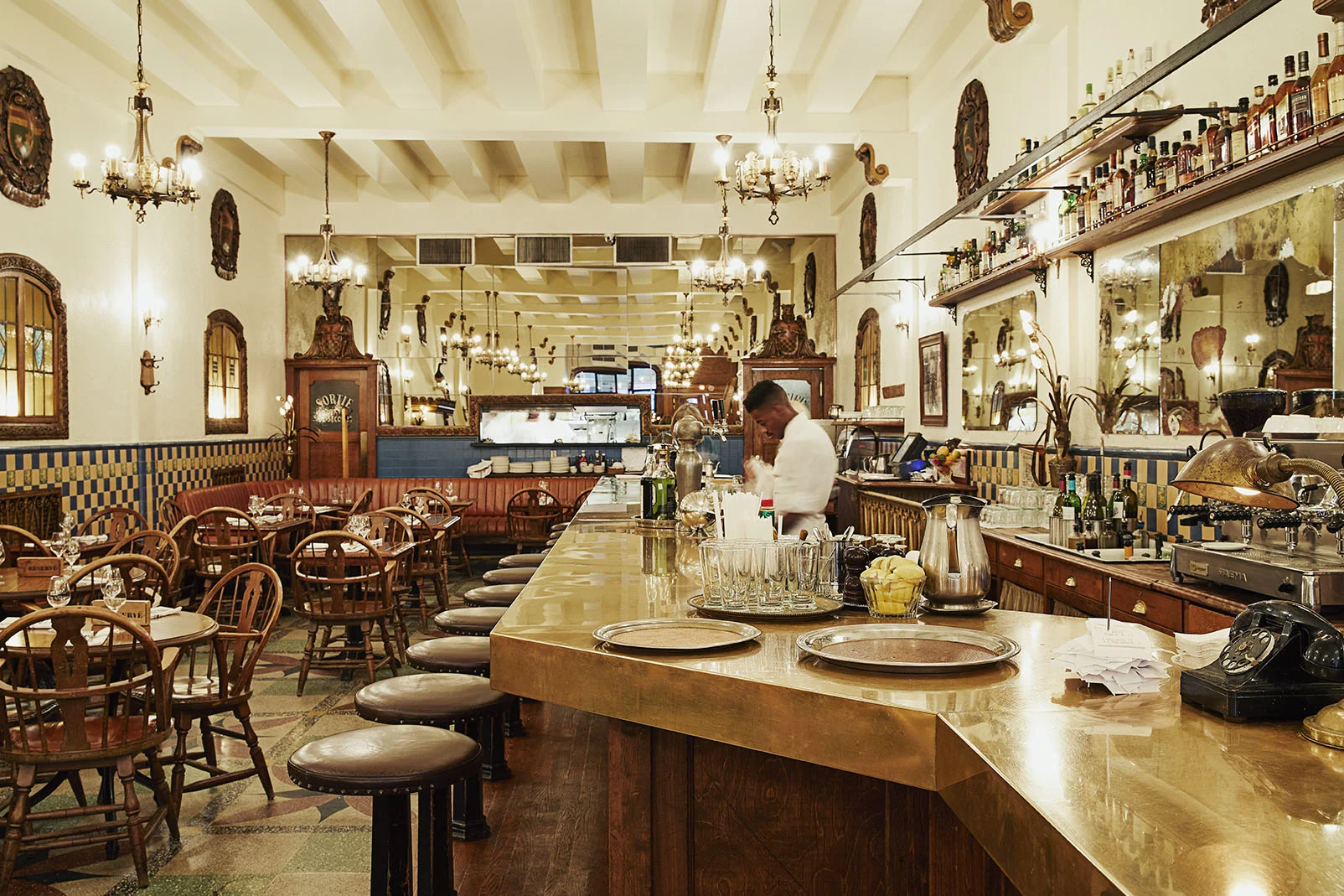 Taverne Square Dominion