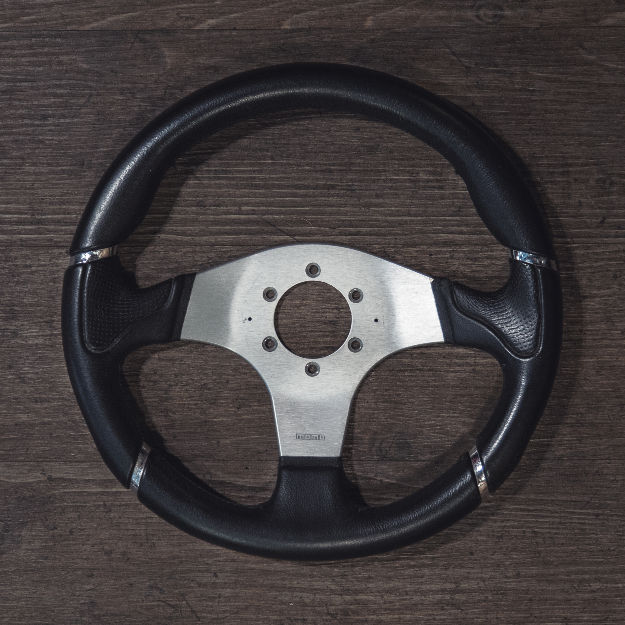 steering_wheels_momo_millenium_sport_01.jpg