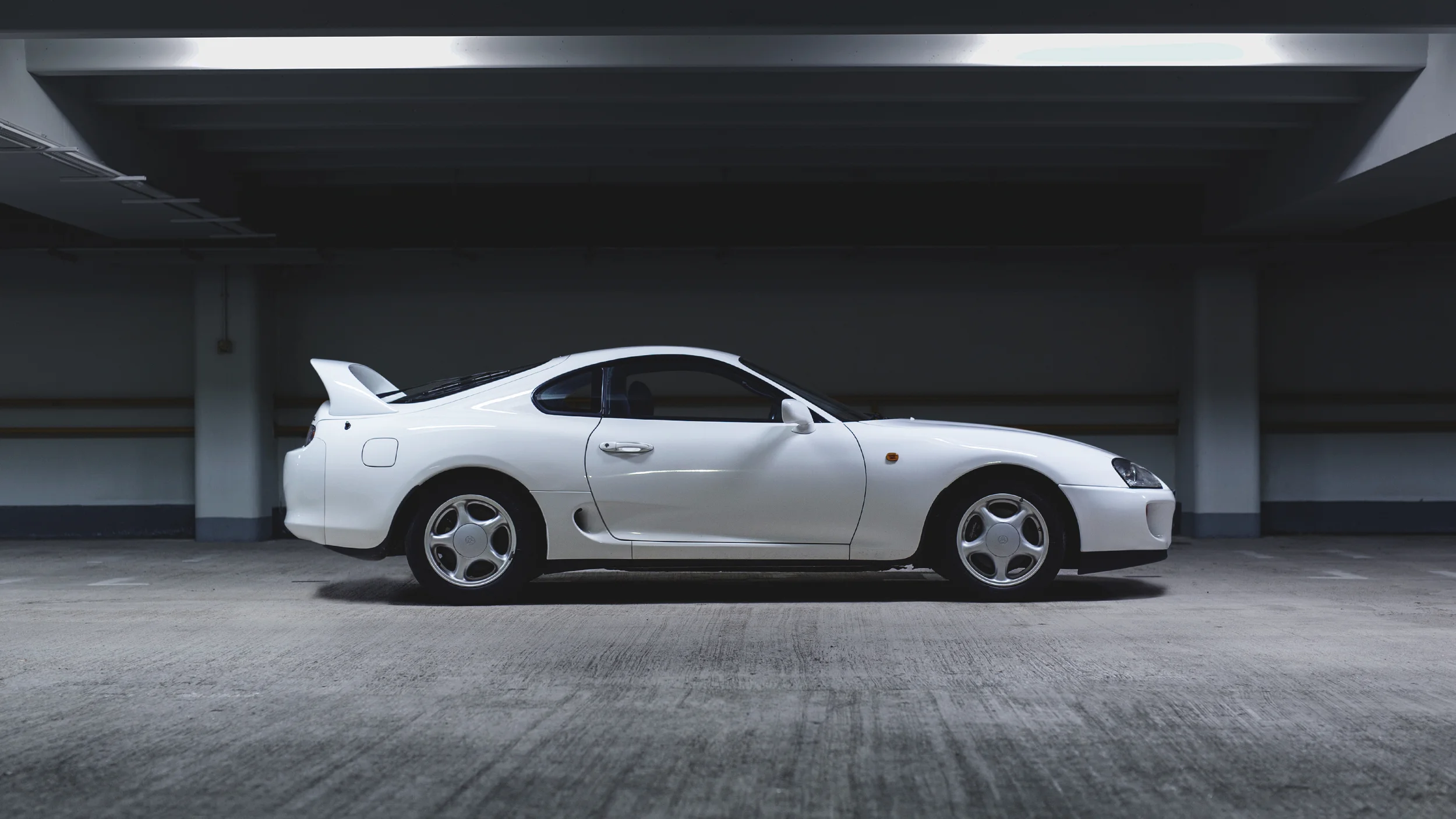 inventory_toyota_supra_3_na_01.jpg
