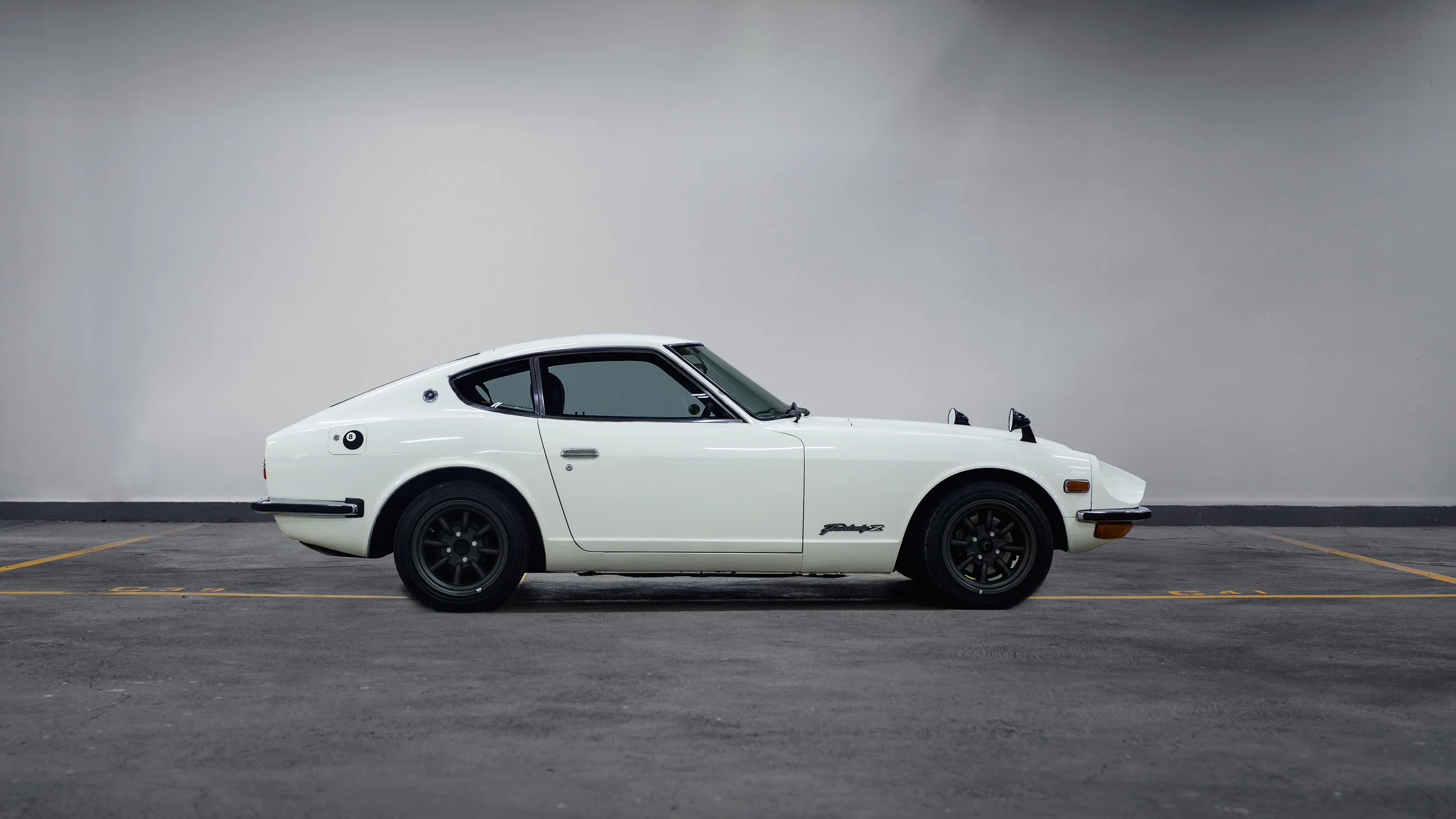 inventory_nissan_fairlady_240z_white_01.jpg
