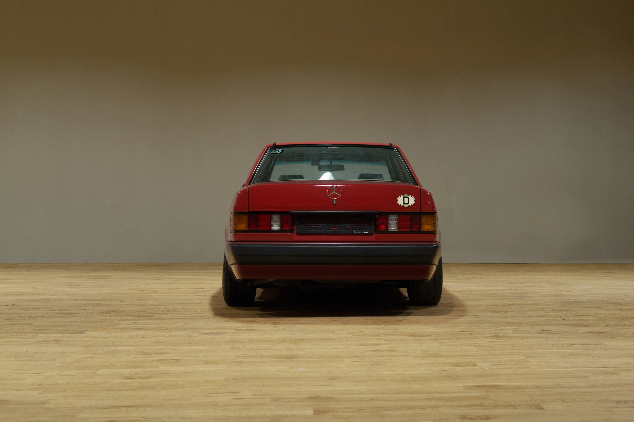 190E_red_Back.jpg