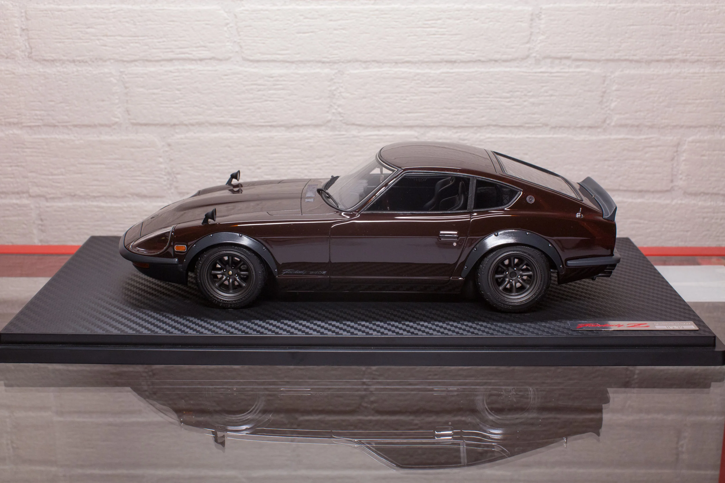 Ignition Model 1/18 Nissan Fairlady Z-G (HS30)