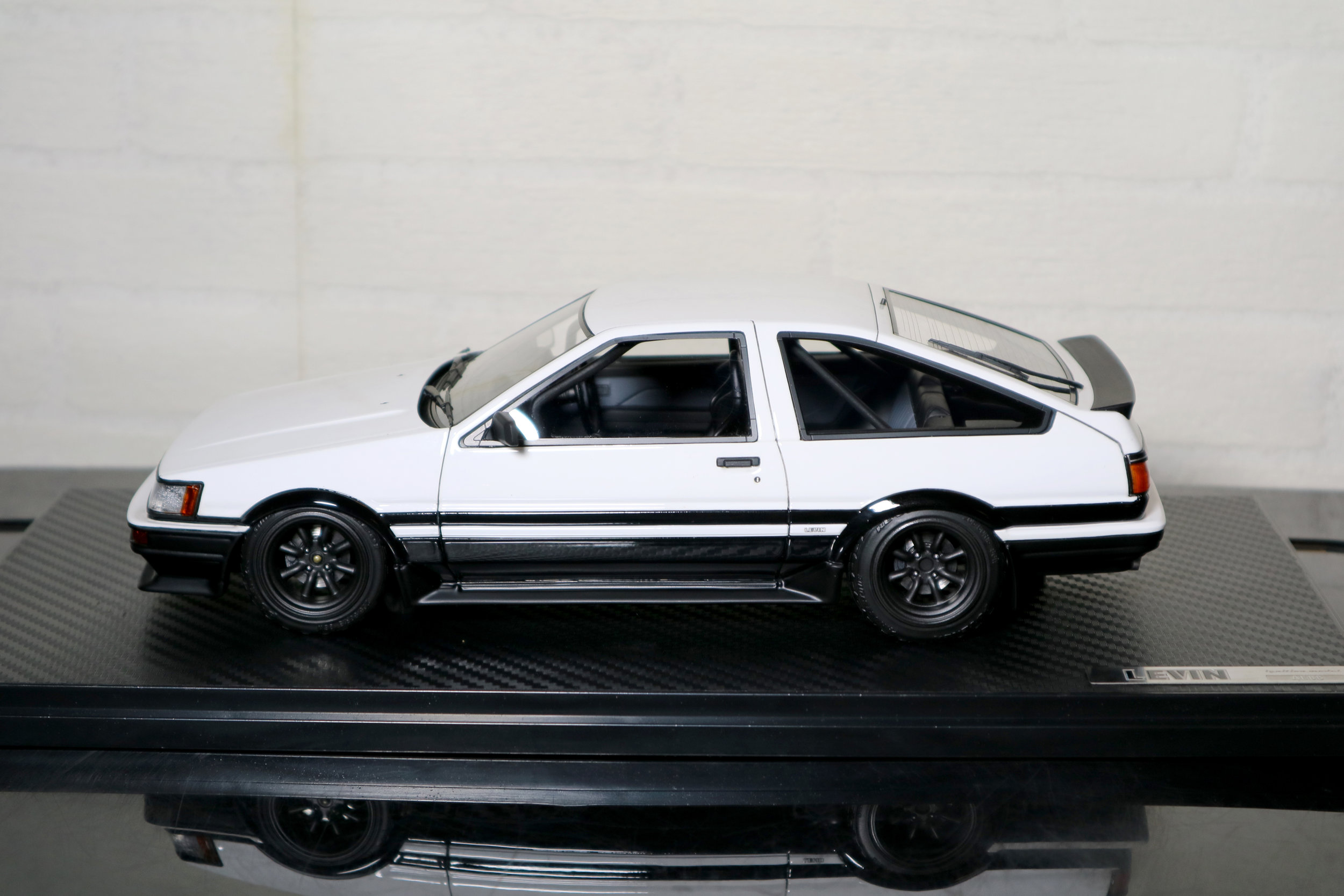 Ignition Model 1/18 Toyota Corolla Levin (AE86)