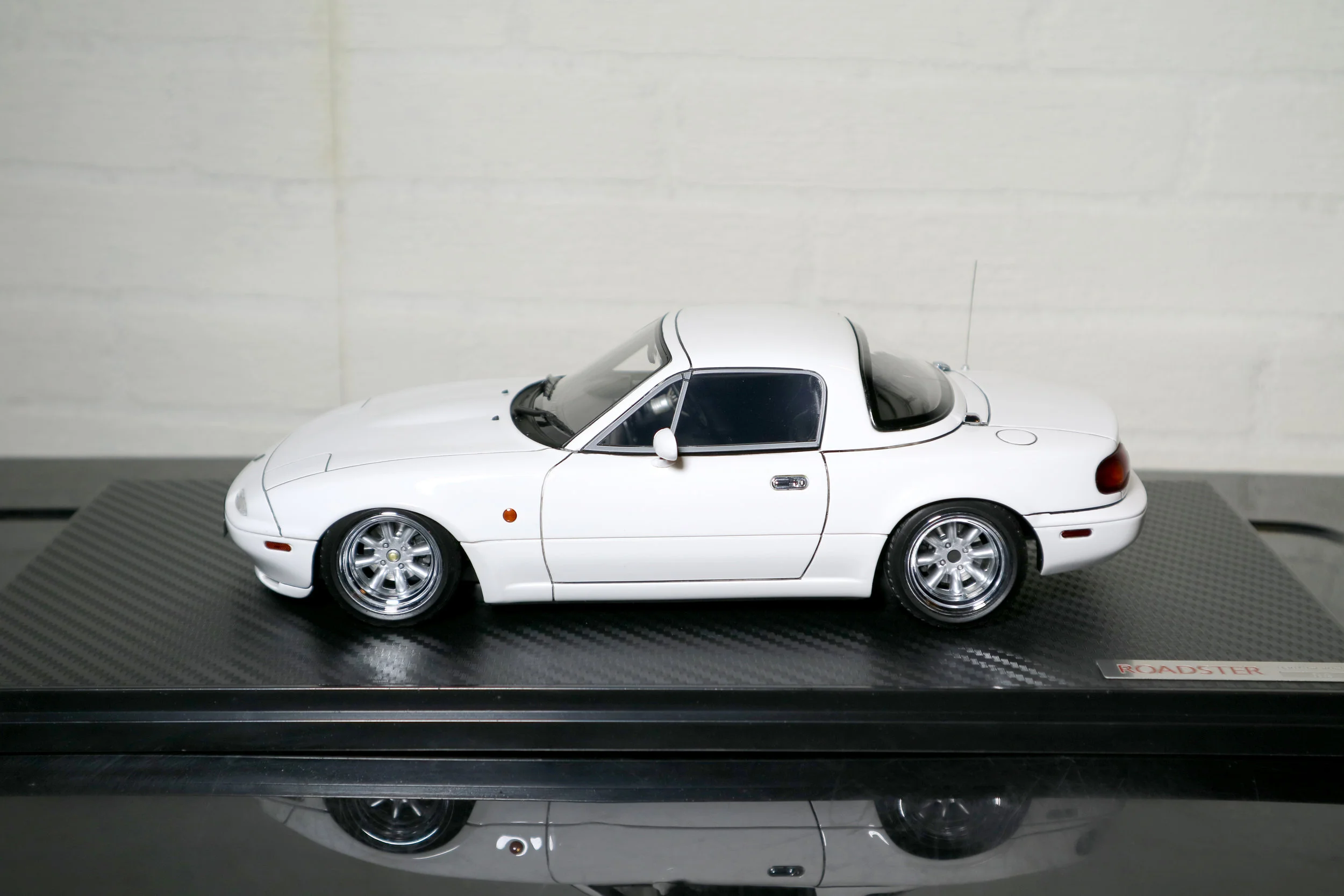 Ignition Model 1/18 Eunos Roadster (NA)