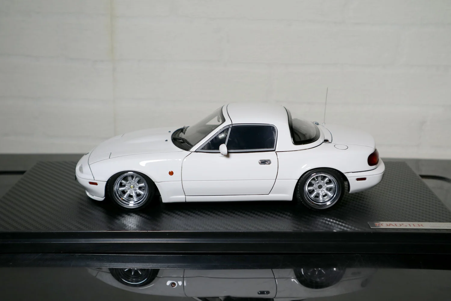 Classicsracer-Eunos-Roadster-NA-White-Ignition-Models-1.jpeg
