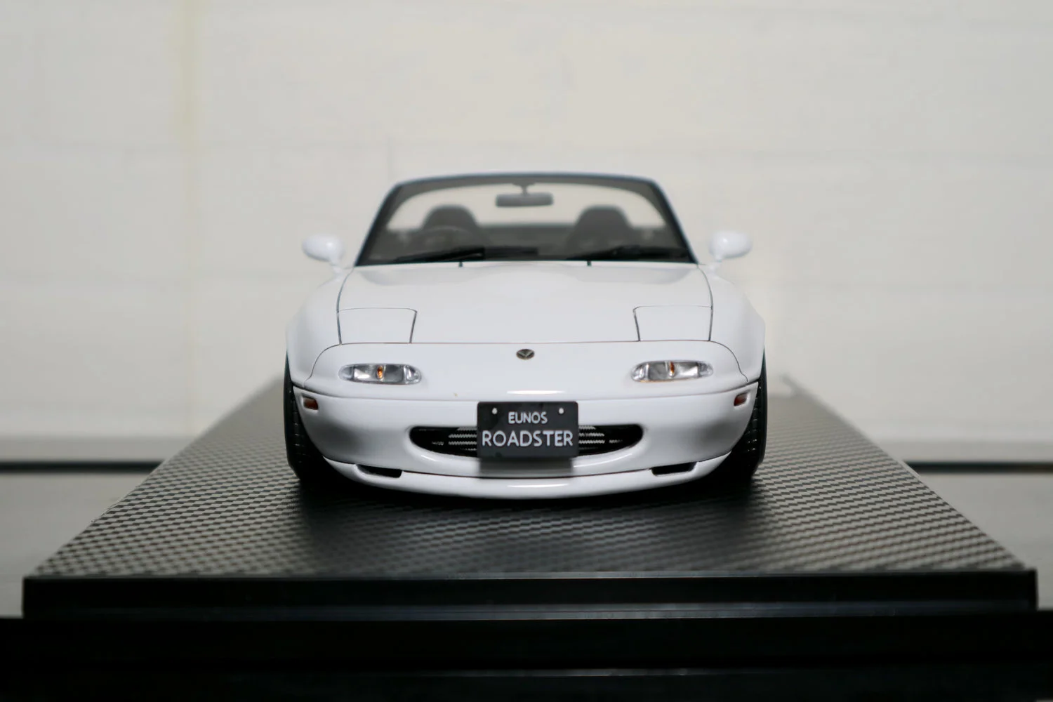 Classicsracer-Eunos-Roadster-NA-White-Ignition-Models-2.jpeg