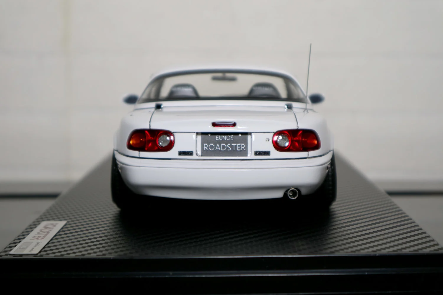 Classicsracer-Eunos-Roadster-NA-White-Ignition-Models-3.jpeg
