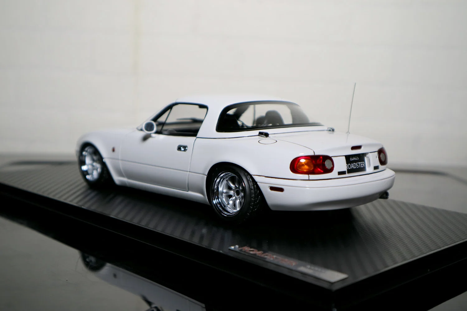 Classicsracer-Eunos-Roadster-NA-White-Ignition-Models-5.jpeg