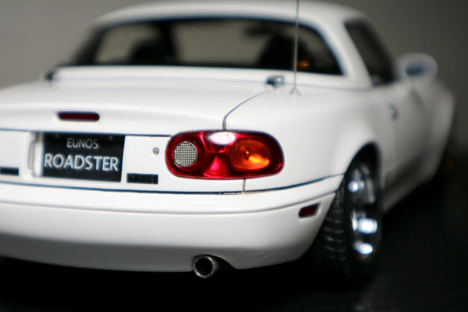 Classicsracer-Eunos-Roadster-NA-White-Ignition-Models-6.jpeg