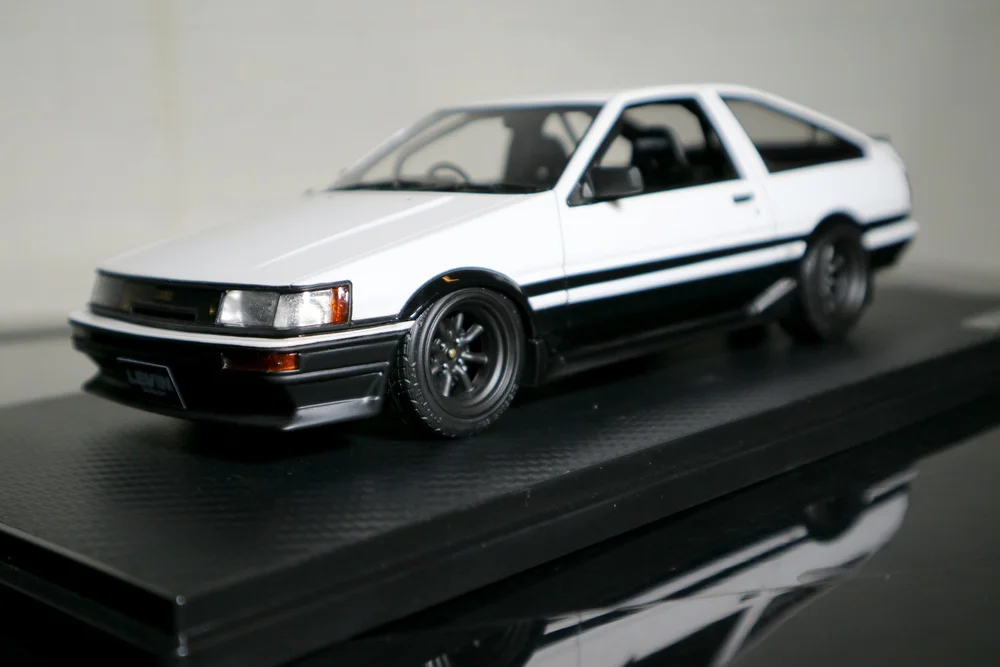 Ignition Model - 1/18 Toyota Corolla Levin (AE86