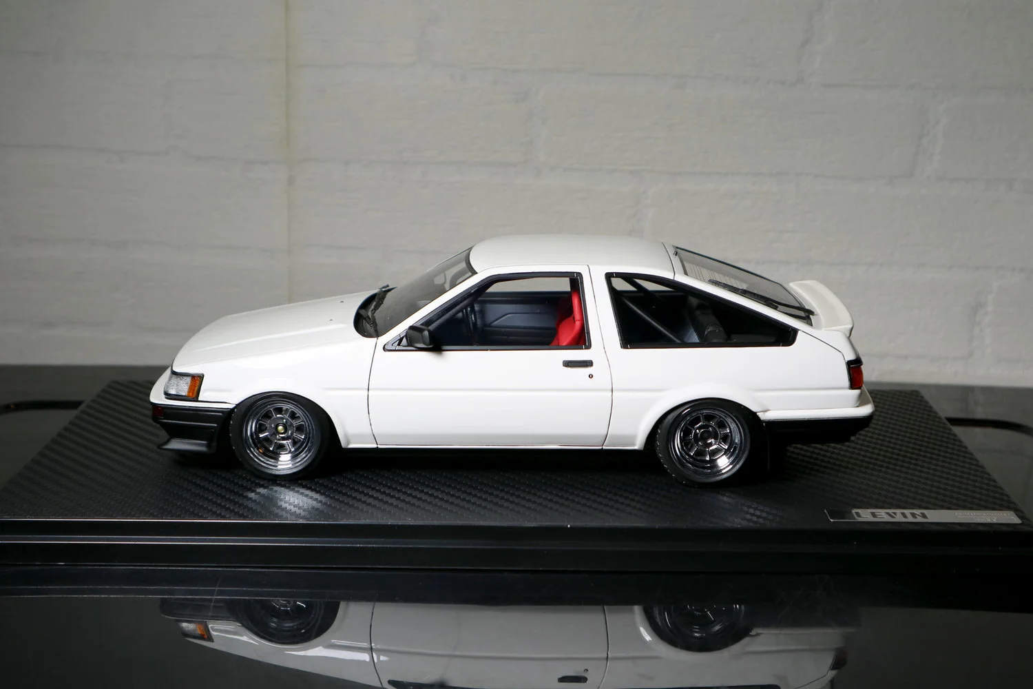 Classicsracer-Toyota-Corolla-Levin-AE86-White-Ignition-Models-1.jpeg