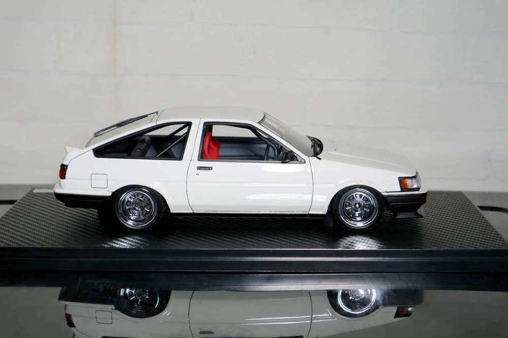 Ignition Model - 1/18 Toyota Corolla Levin White (AE86