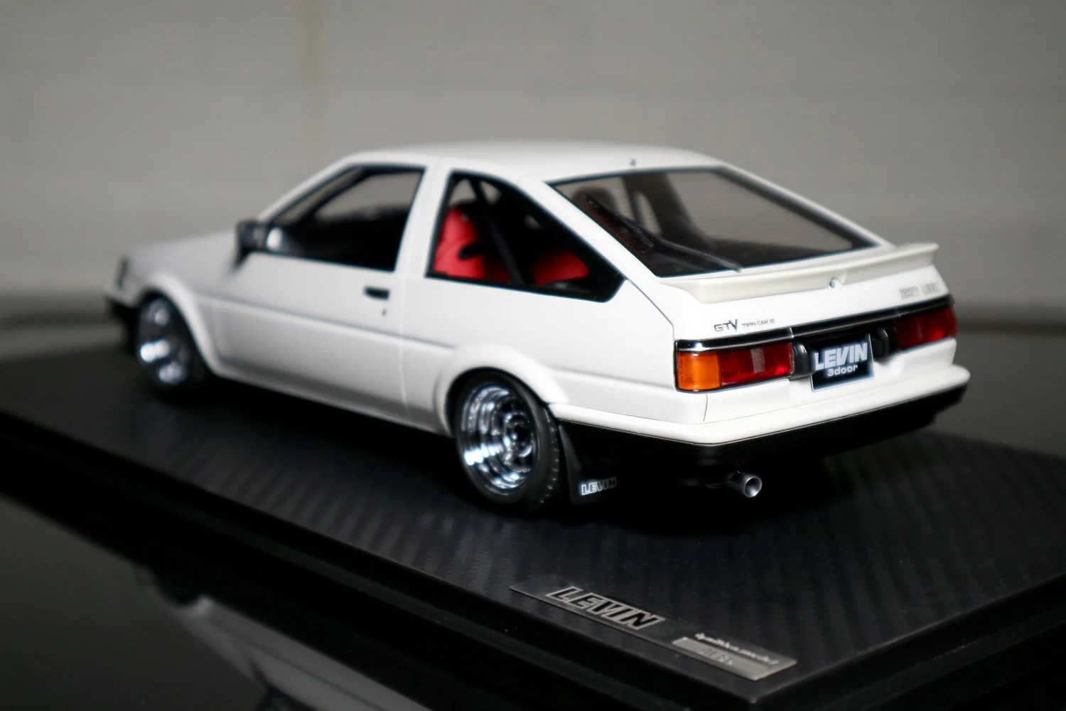 Classicsracer-Toyota-Corolla-Levin-AE86-White-Ignition-Models-7.jpeg