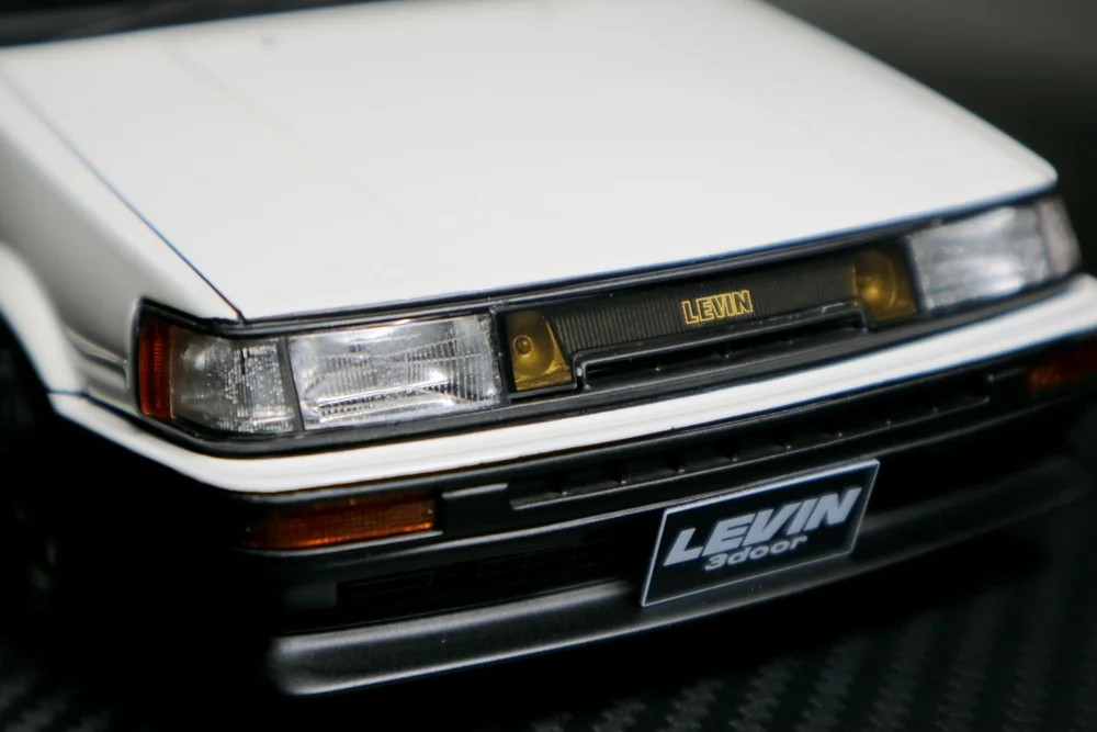 Ignition Model - 1/18 Toyota Corolla Levin White (AE86