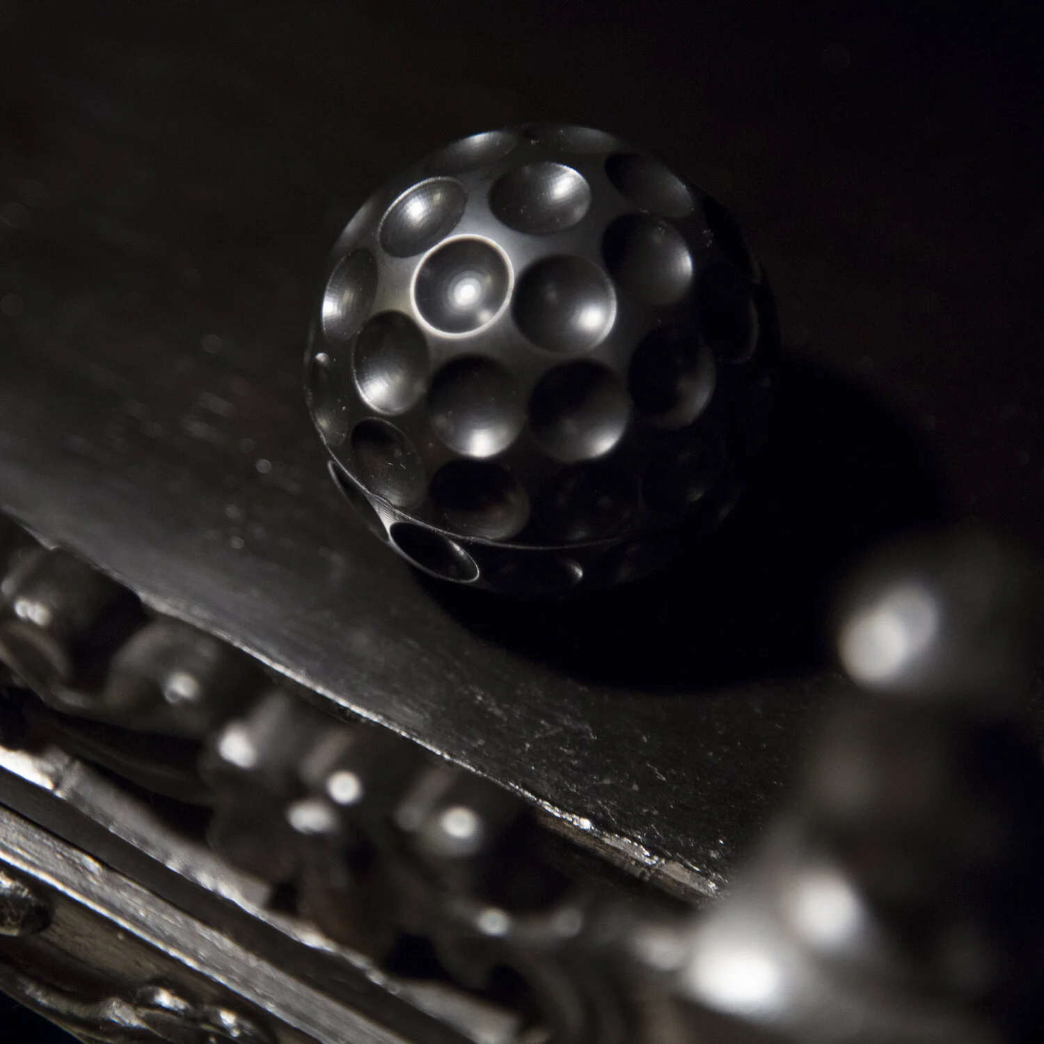 Classicsracer-KAMEL-GOLF-BALL-GEARKNOB-1.jpg