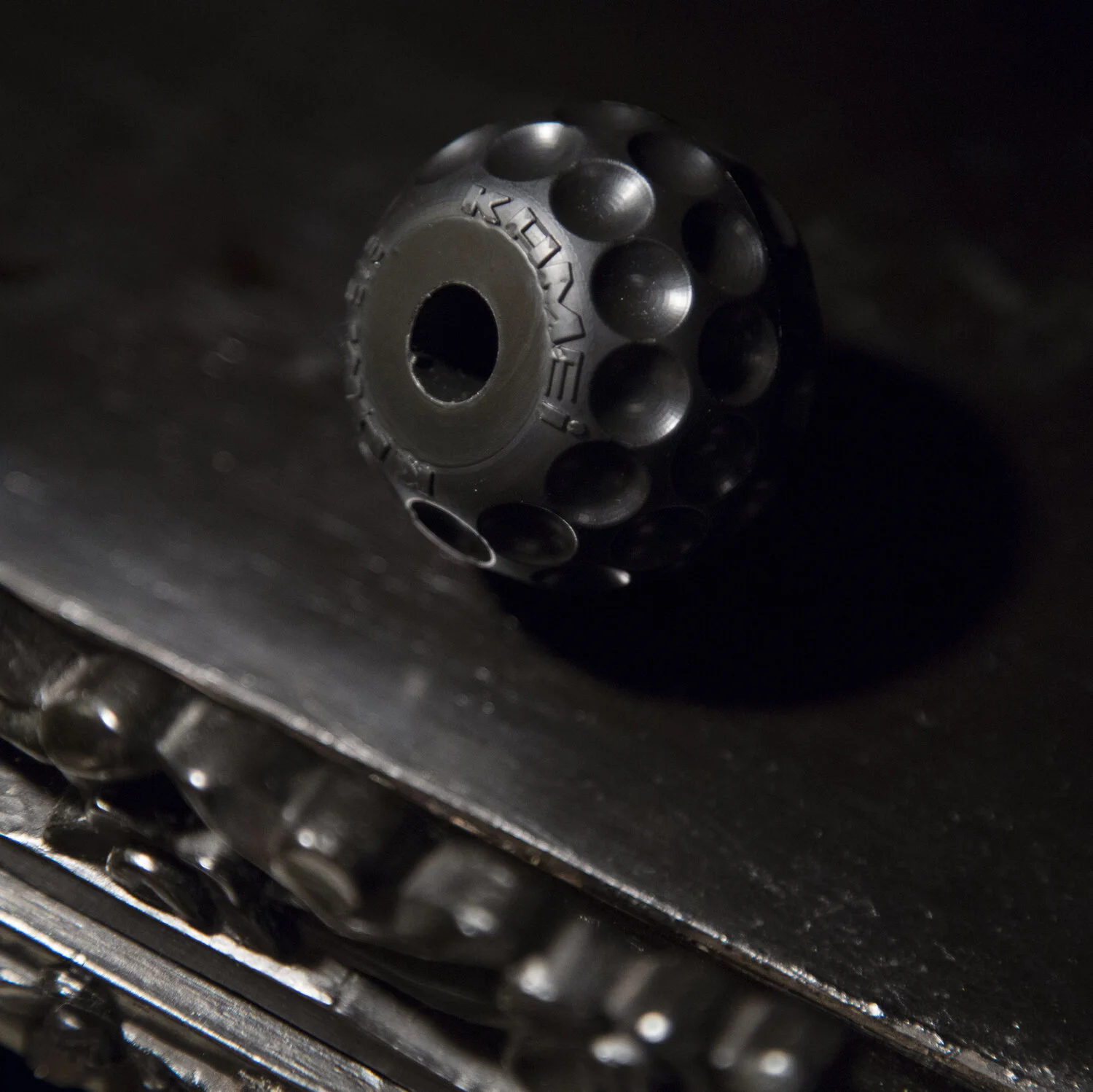 Classicsracer-KAMEL-GOLF-BALL-GEARKNOB-2.jpg