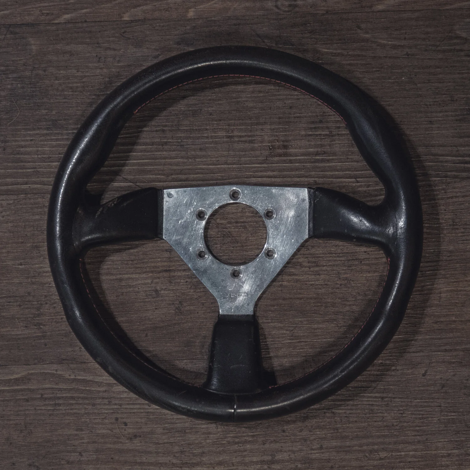 Classicsracer-VEGA-Racing-Steering-Wheel-1.jpg