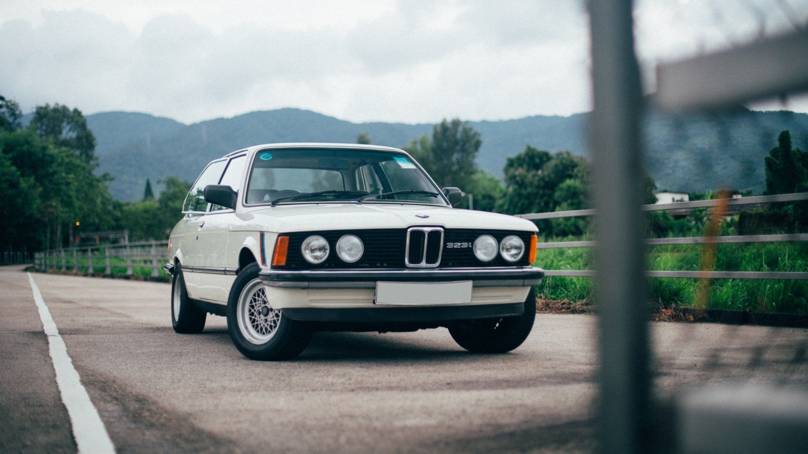 BMW E21 323I