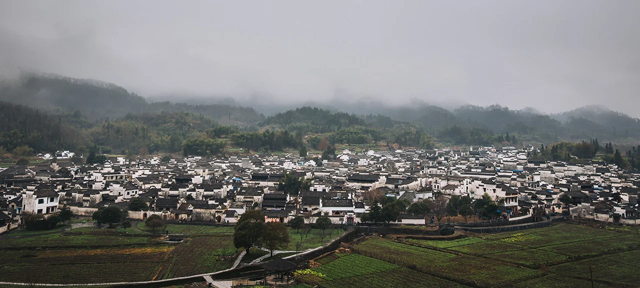 天气转阴，有零星小雨，正午