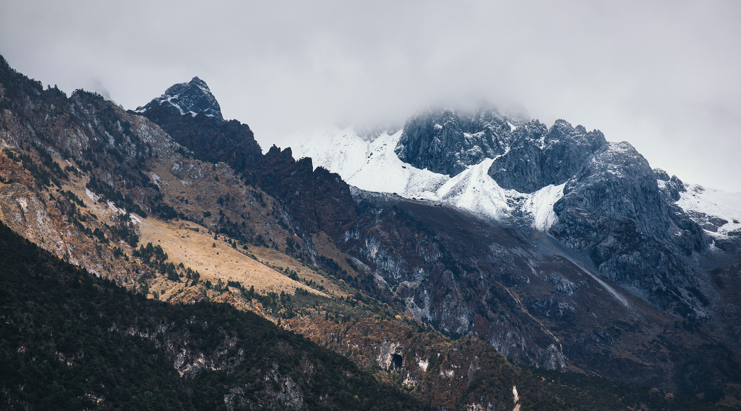 Layer Upon Layer of Mountains / 层峦叠嶂