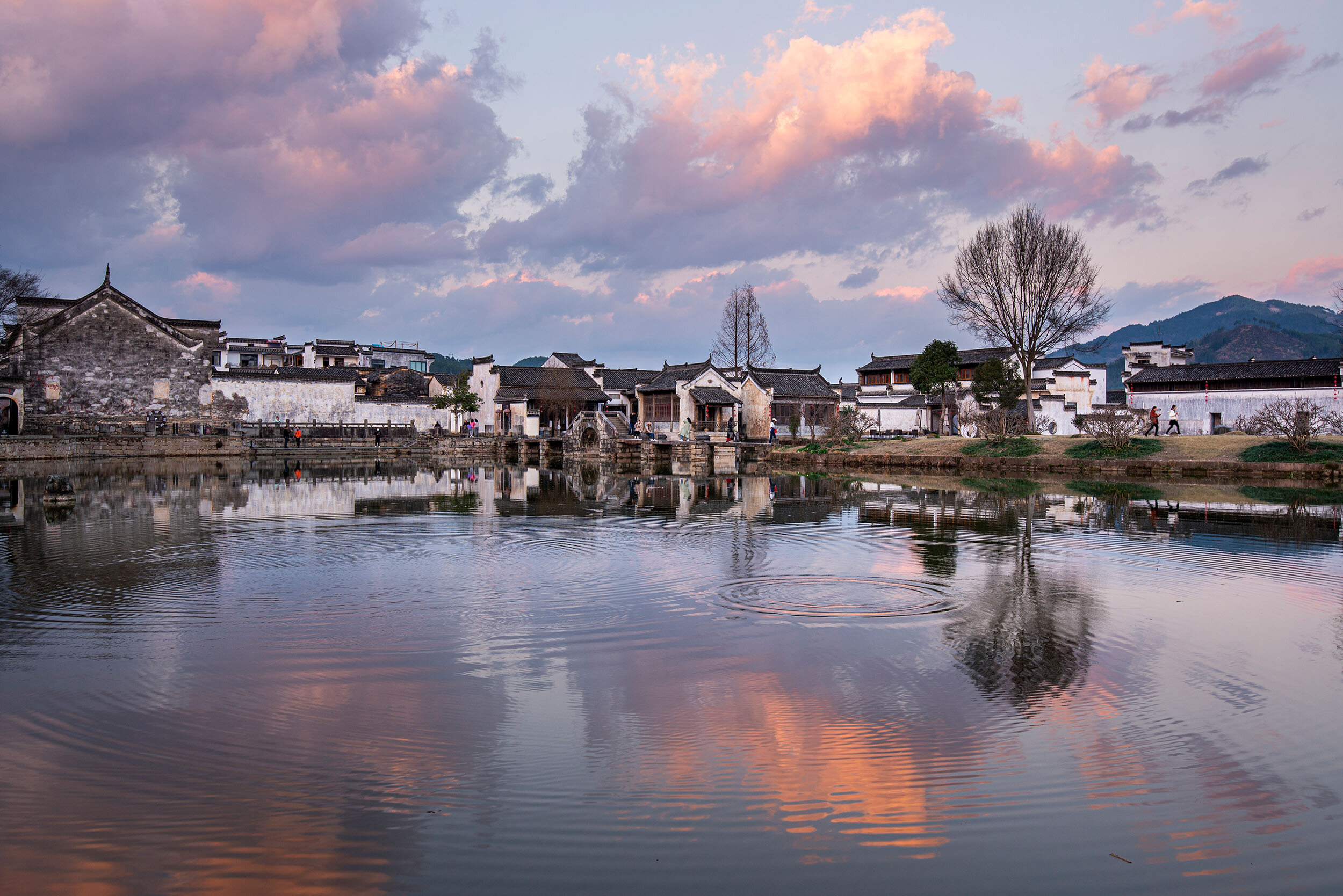 Dusk Of Tranquil Ancient Town / 静谧黄昏