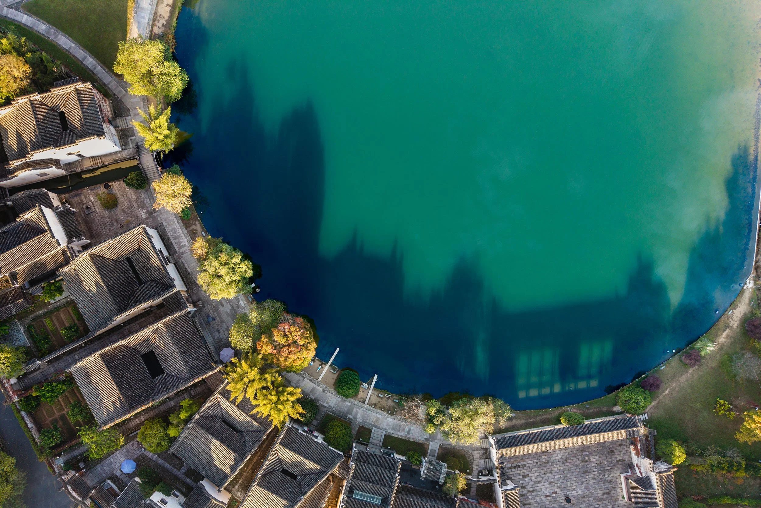 The Other World in Huizhou’s Mirror Lake / 徽州水镜里的另一座世界
