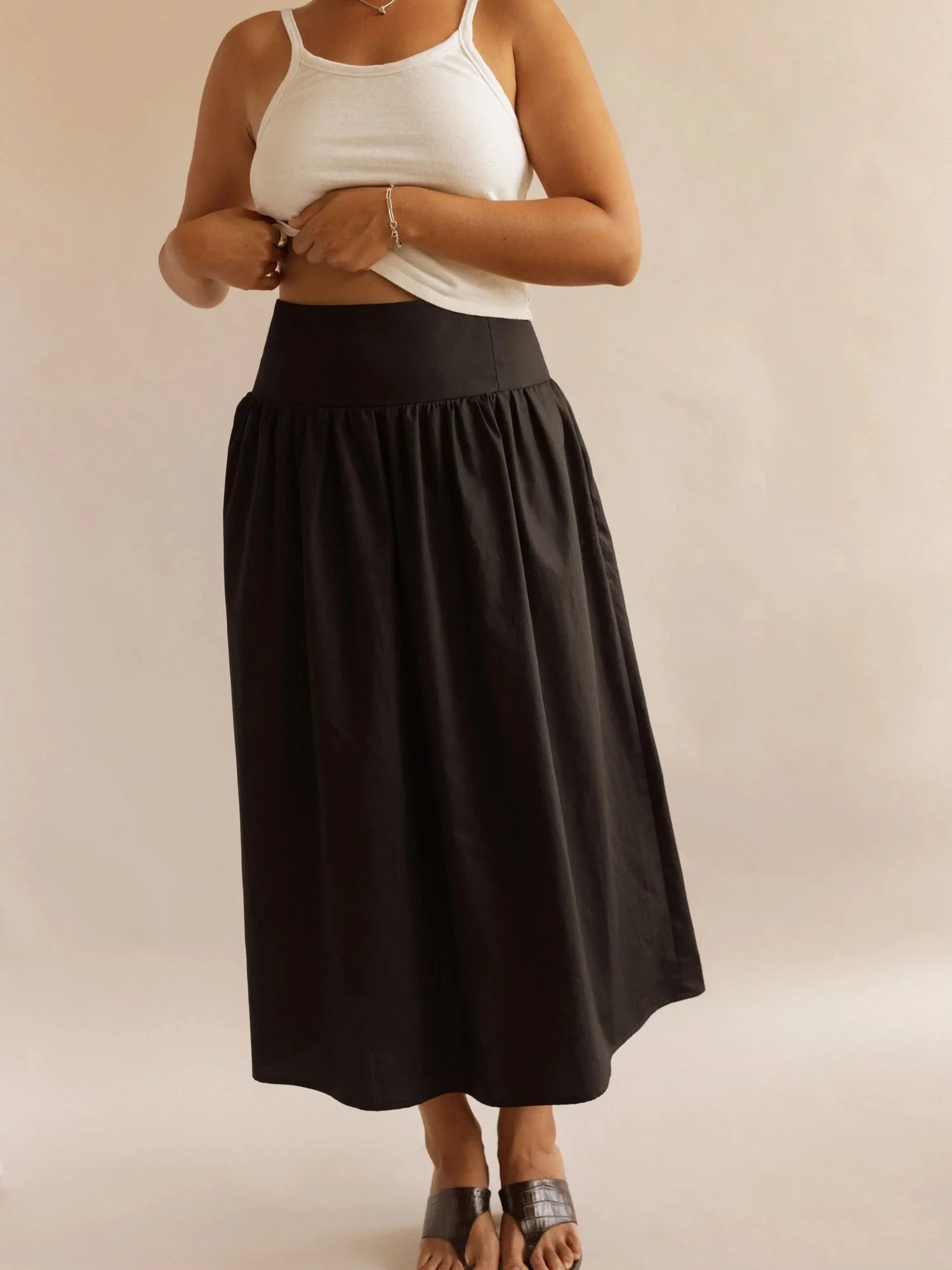 The Fernanda Skirt in Ink Cotton Poplin 🖤A versatile island fav. Designed to wear your way &mdash; style it high-waisted in your true size, or size up for a relaxed, low-rise fit.