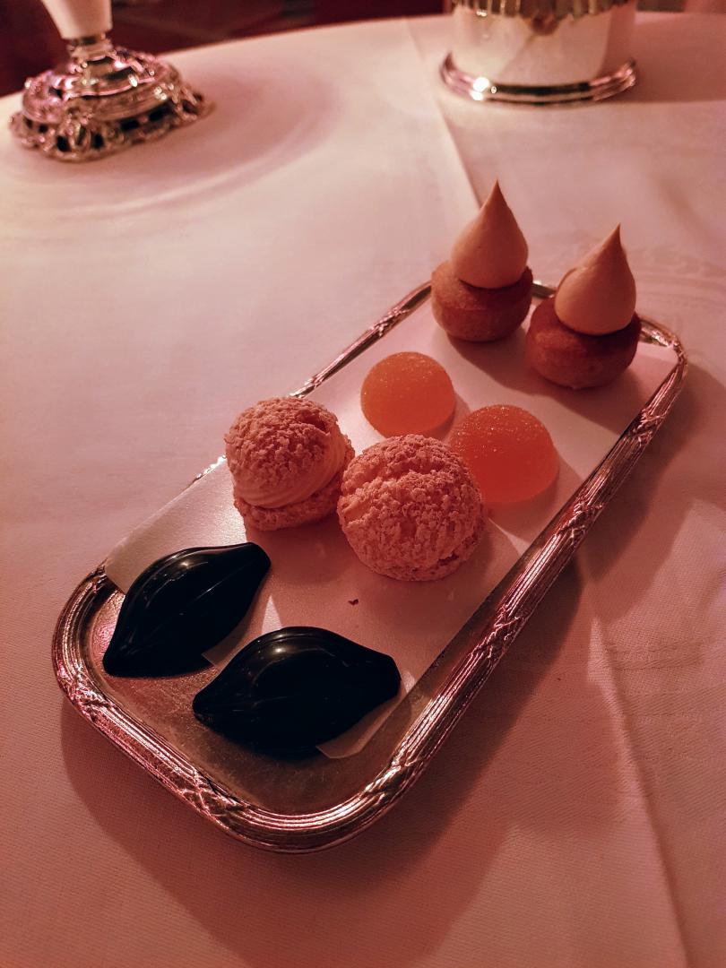 Petit fours