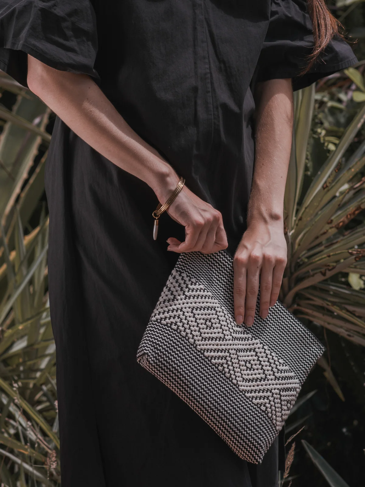 ArtisanAndFox_Mexico_HandloomedCottonClutchPurse_OROS_Black_Charcoal_Color
