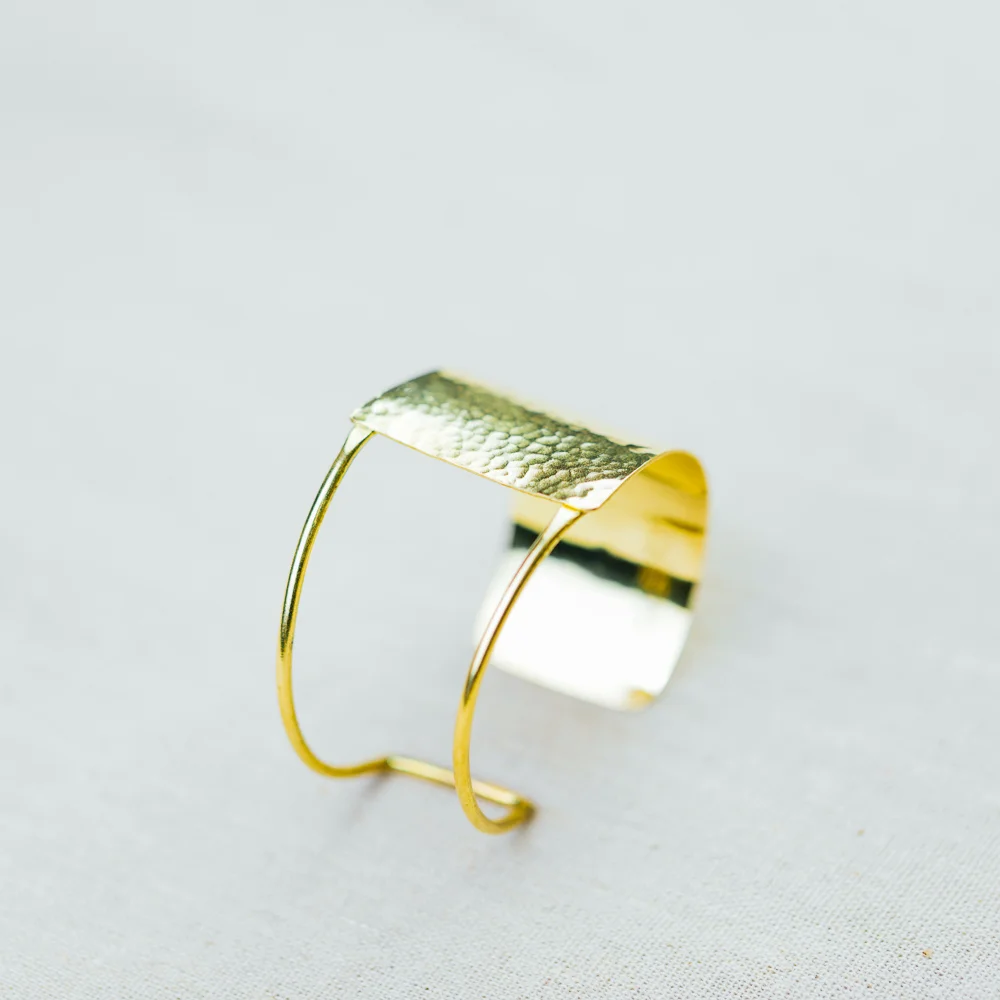 Kenya_DIRISHA_BrassCuff_BrassJewellery_ArtisanAndFox (4 of 12).jpg