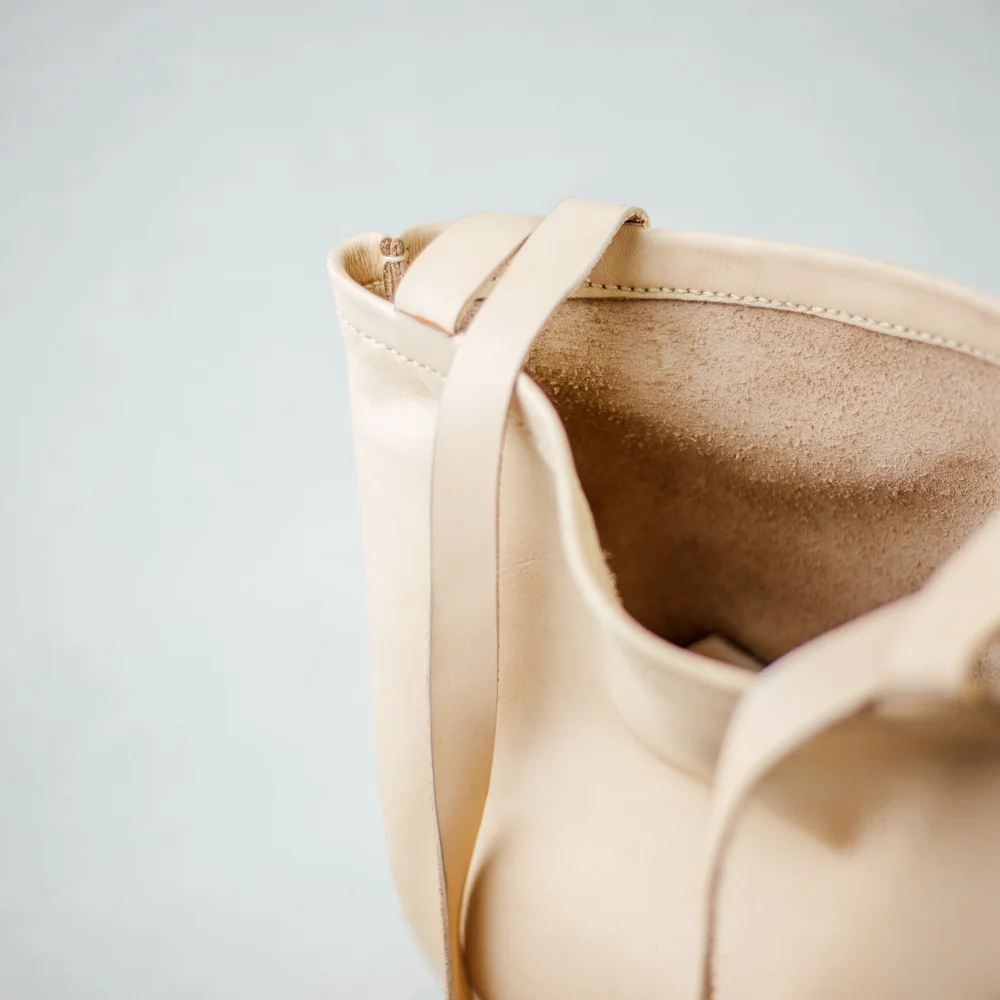 9.VIETNAM_UNNAMED_BEIGE_LEATHERBAG_INTERNAL-15.jpg