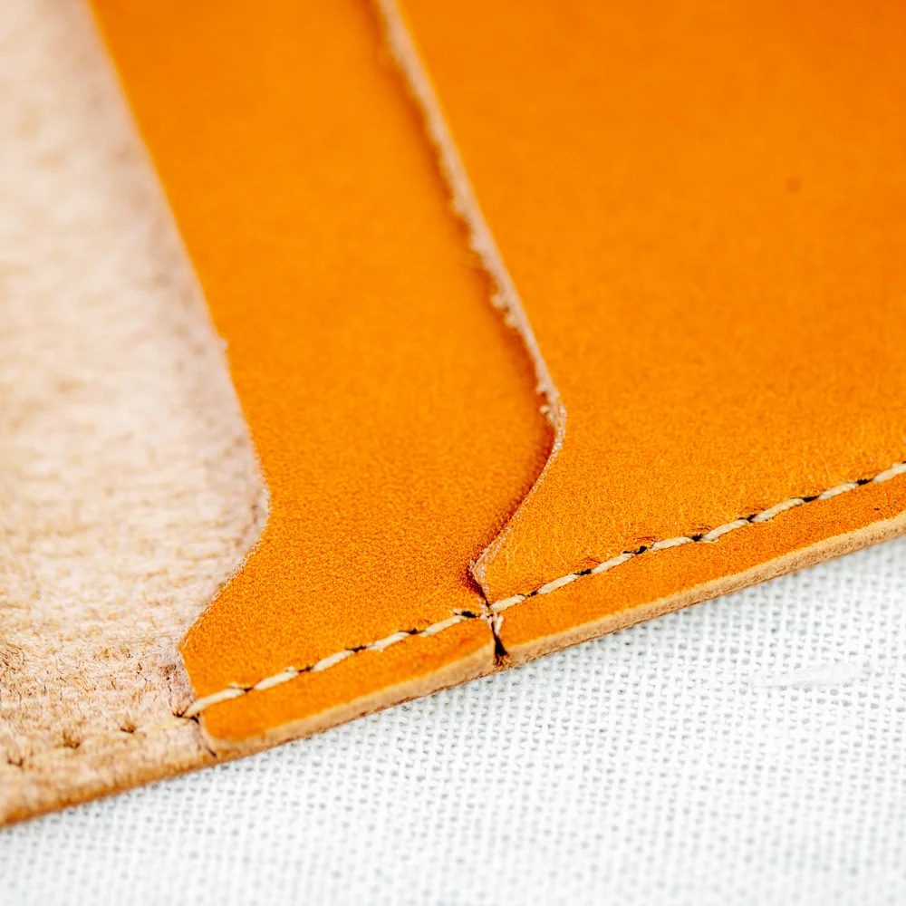 4.VIETNAM_UNNAMED_LEATHERCARDHOLDER_CLOSEUP-5.jpg