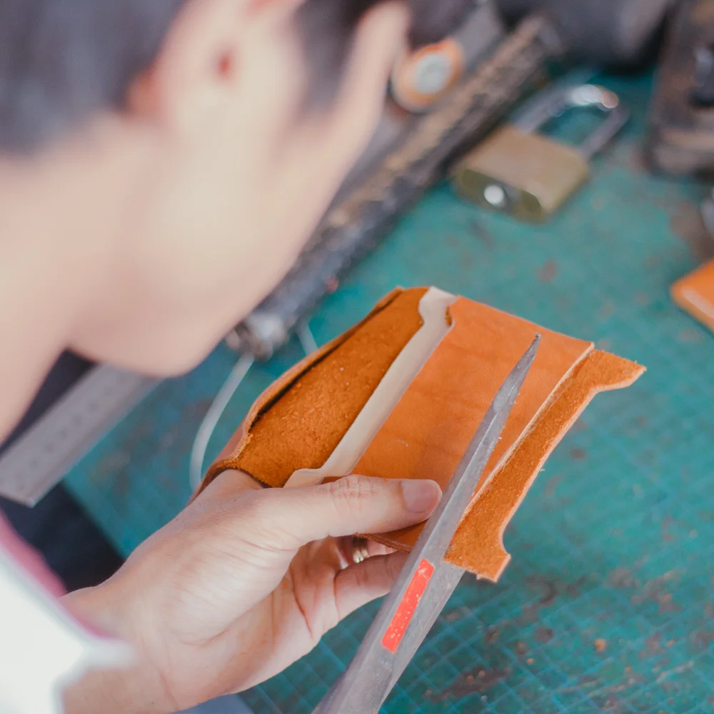 #KnowYourArtisan - Behind the Scenes Artisan Craftsmanship - Leather Cardholder Artisanal