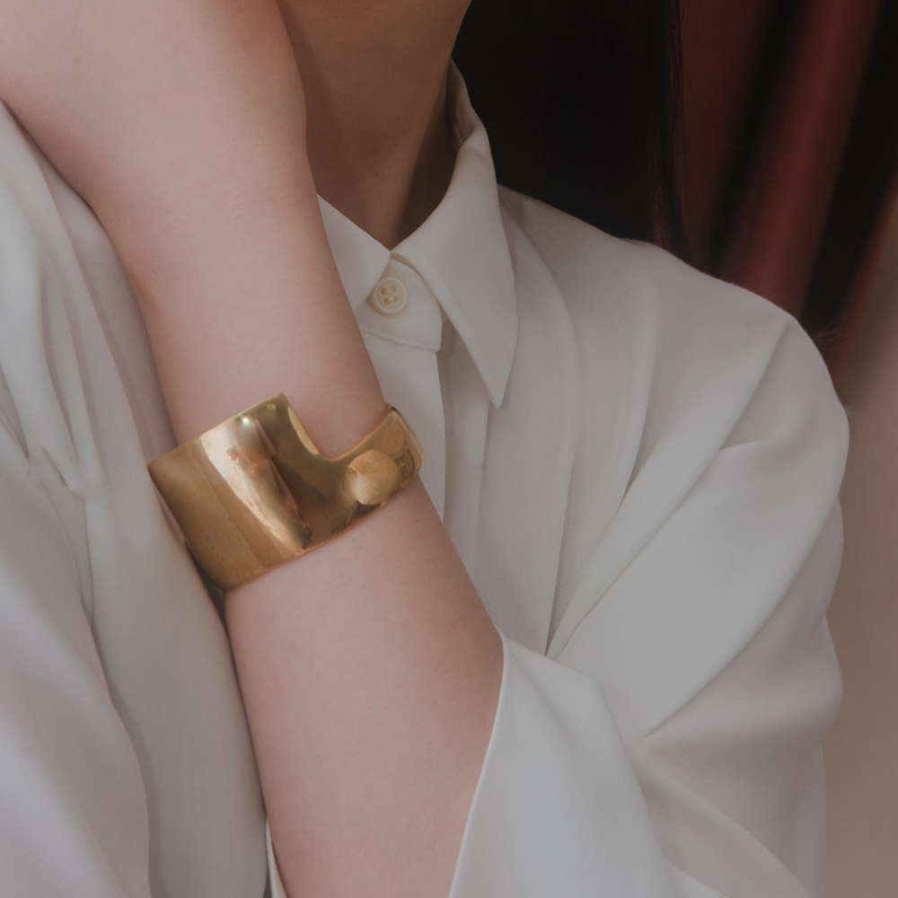 ROYAL_Cuff_SustainableJewellery_ArtisanAndFox-7.jpg