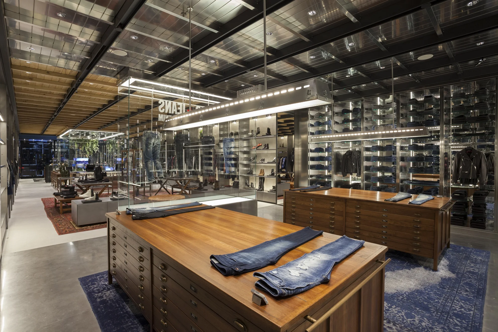 3004707_Diesel_MadisonAve2015_20.jpg