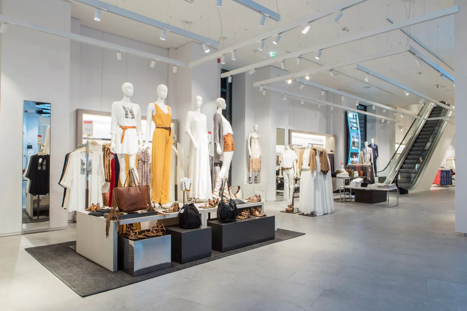 MANGO-Store-Milano-2.jpg