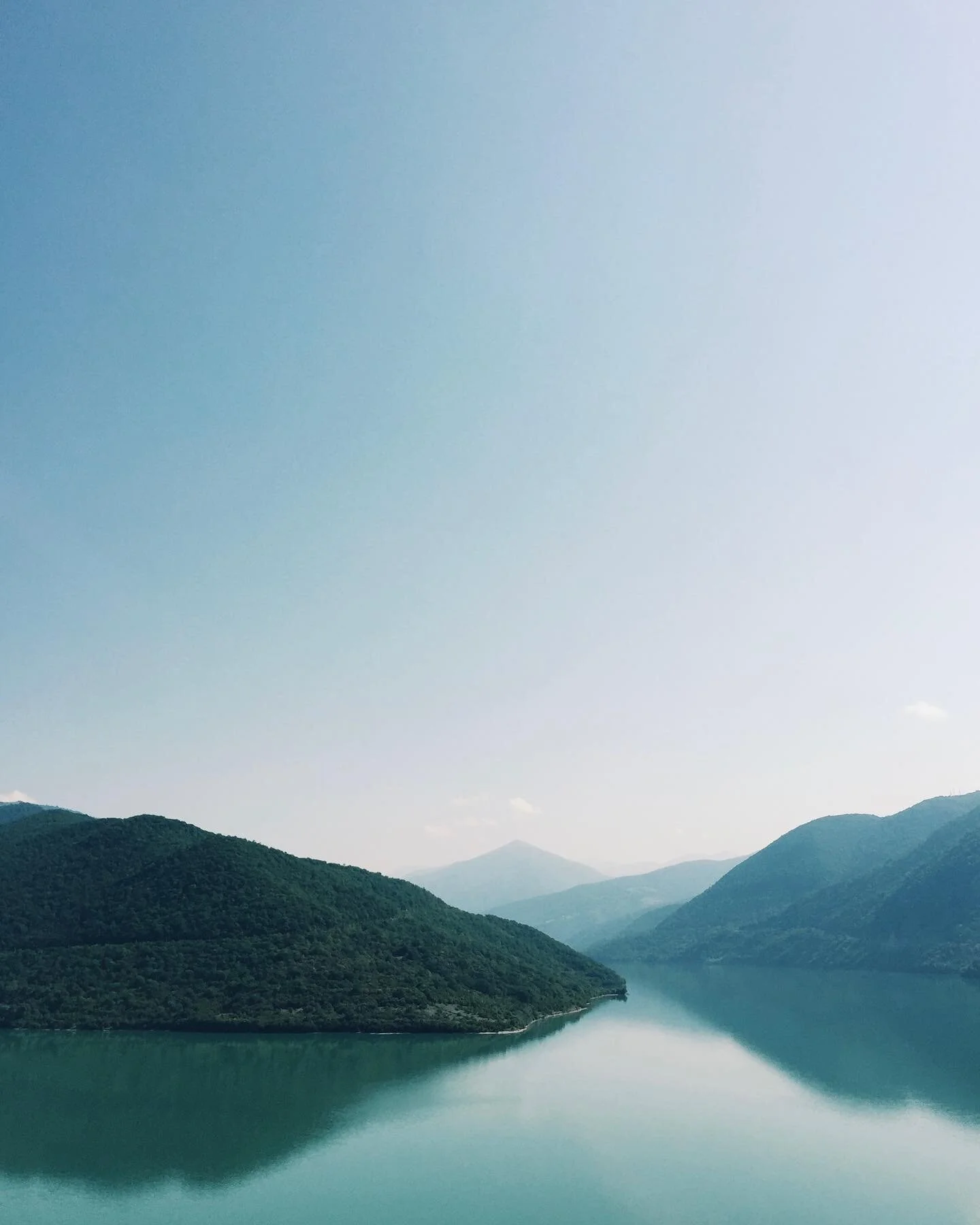 The #world is still #beautiful. Ananuri Georgia, 2017.

#travelphotography #photography #love #instagood #travelgram #instagram #photo #wanderlust #ugccreator #georgia @georgiatravel