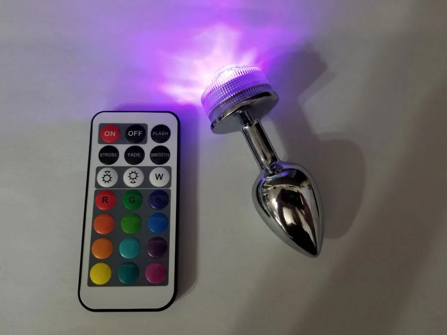 led-plug-with-remote-1.jpg