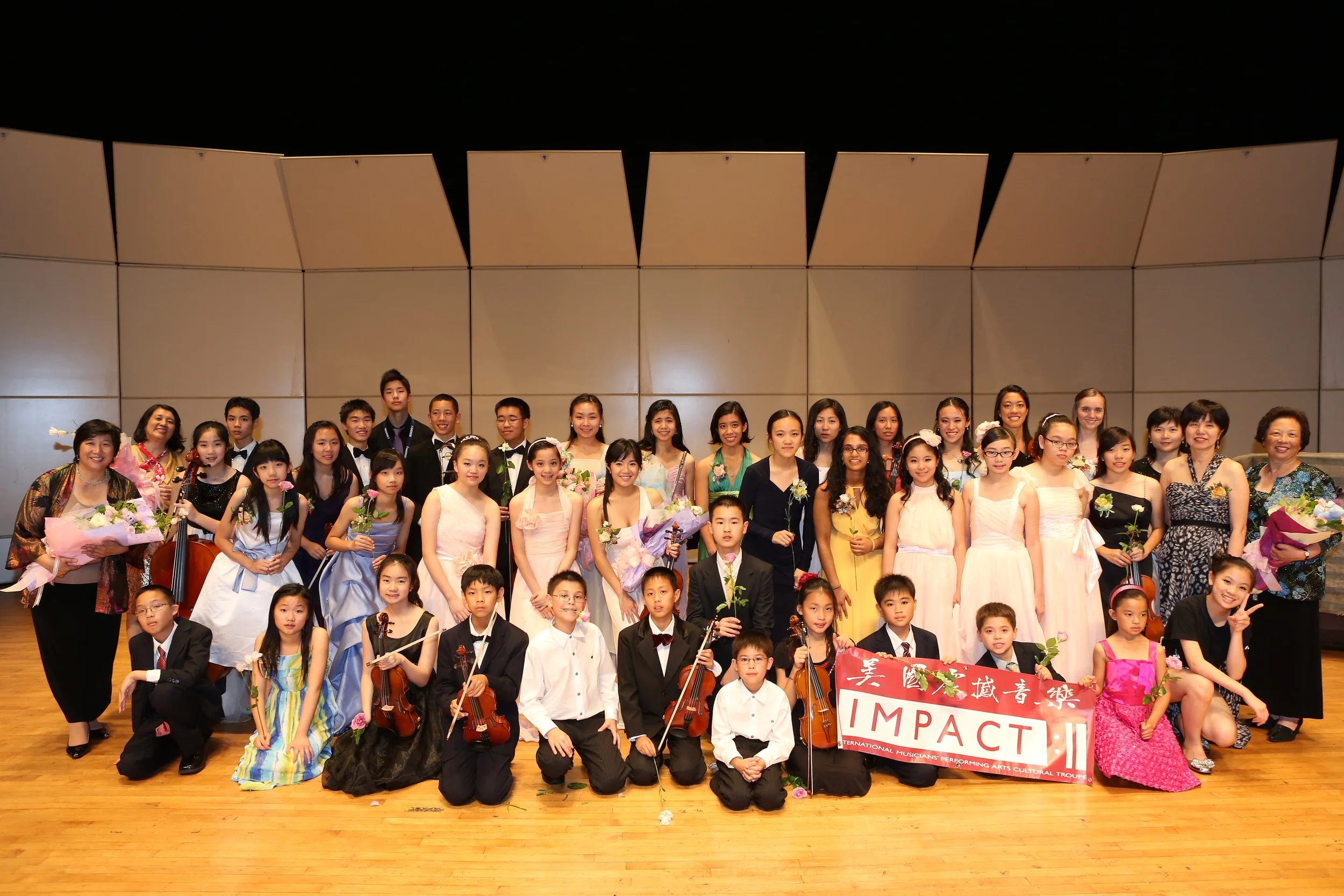 All performers together at the Taipei Theatre